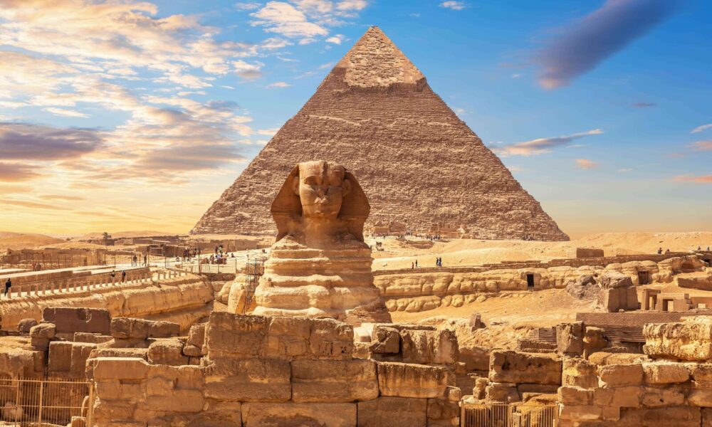 exploring-the-pyramid-of-giza:-a-journey-through-ancient-egypt